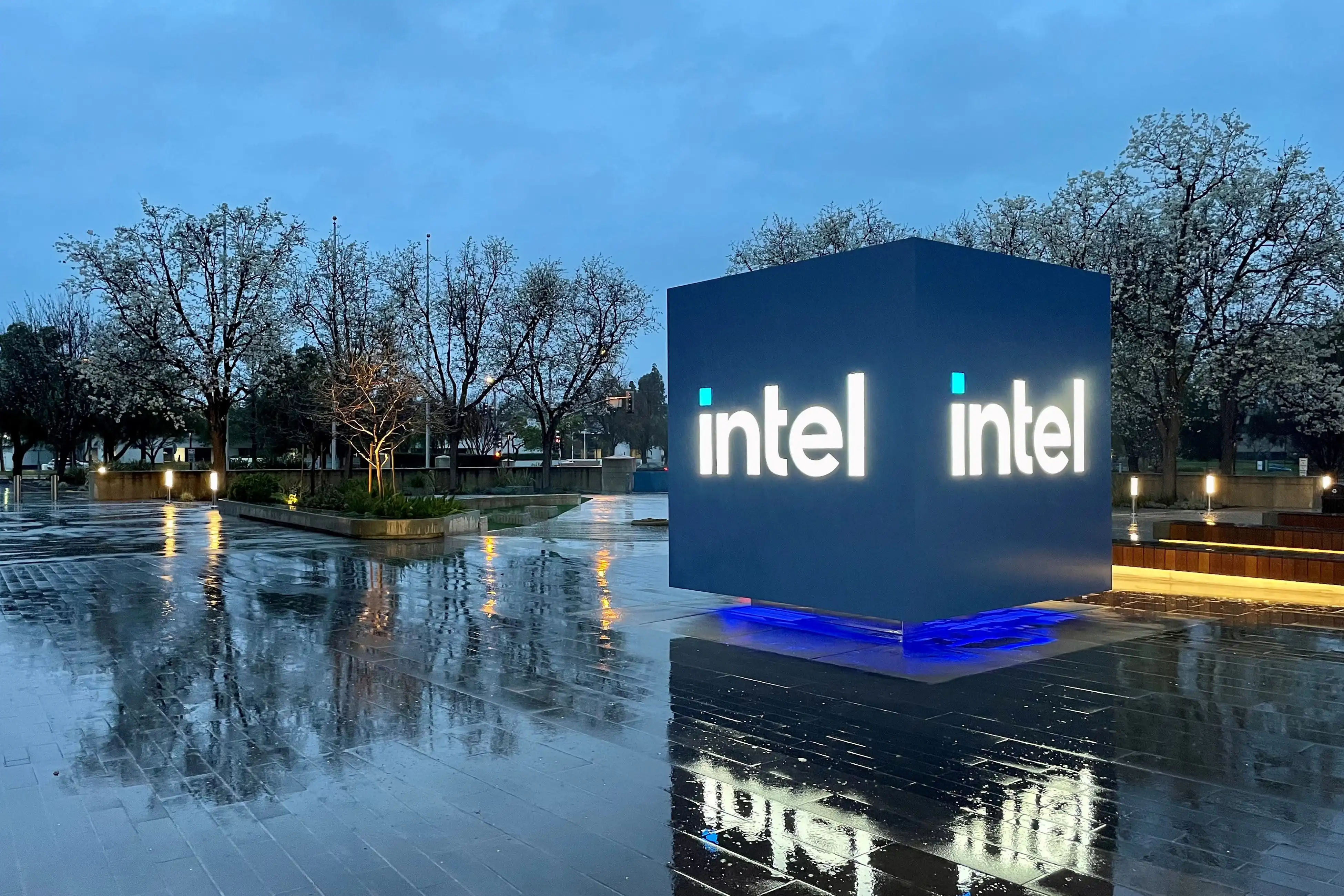 a image of Intel Data Center.